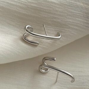 Claw Stud Earrings | Platinum Plated | Luxury Jewelry